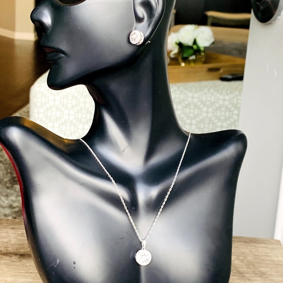 Genuine Diamond Pendant Necklace NWT - Picture 4 of 5